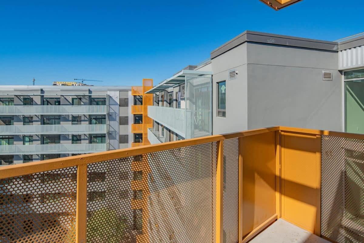 Apartment Stunning 2bd - Dt- Gym, Pool, Parking Sleep8 *