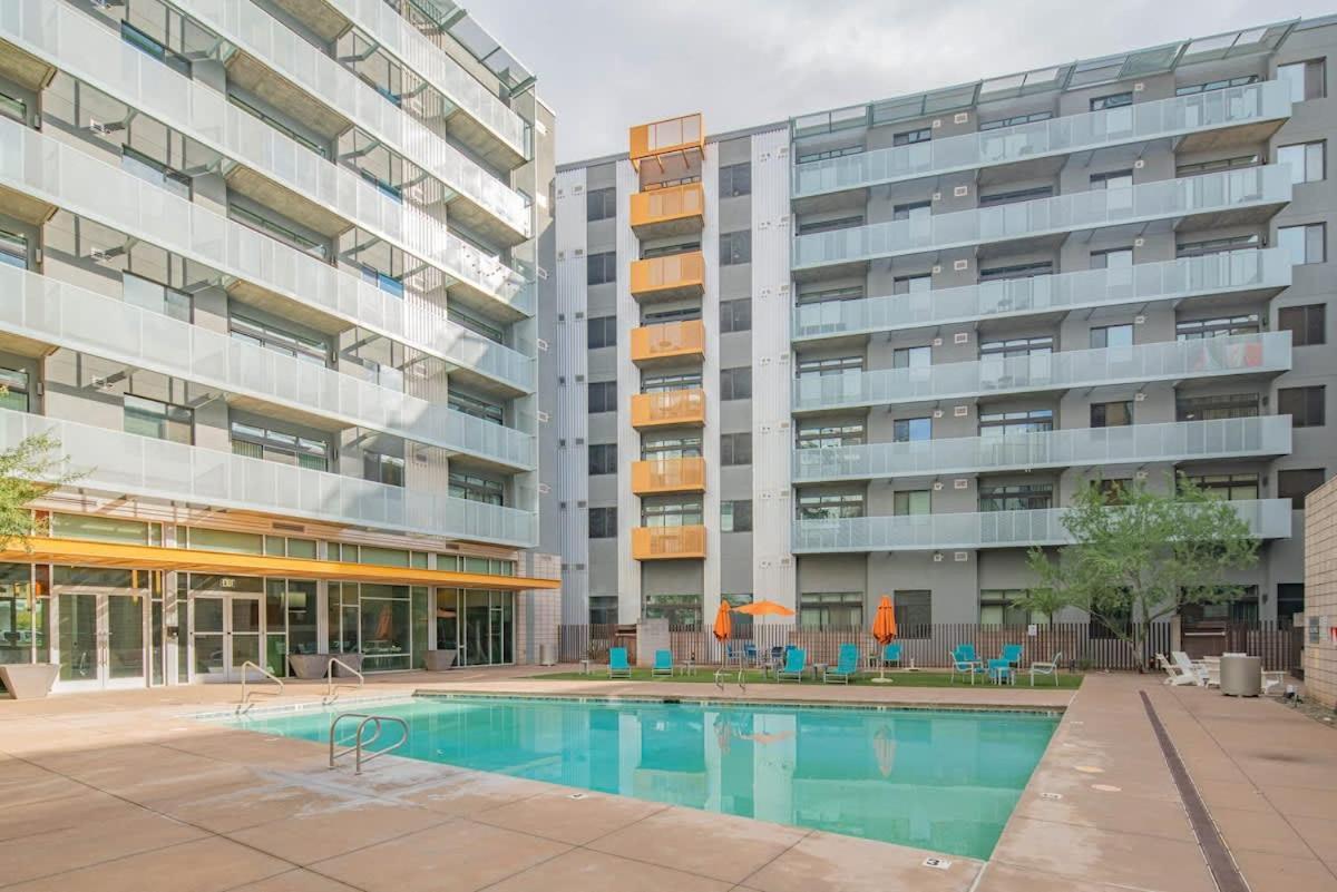 Stunning 2bd - Dt- Gym, Pool, Parking Sleep8