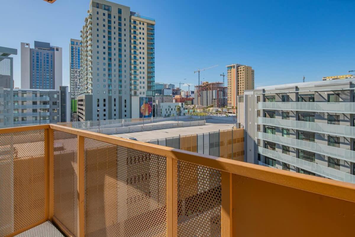 Apartment Stunning 2bd - Dt- Gym, Pool, Parking Sleep8