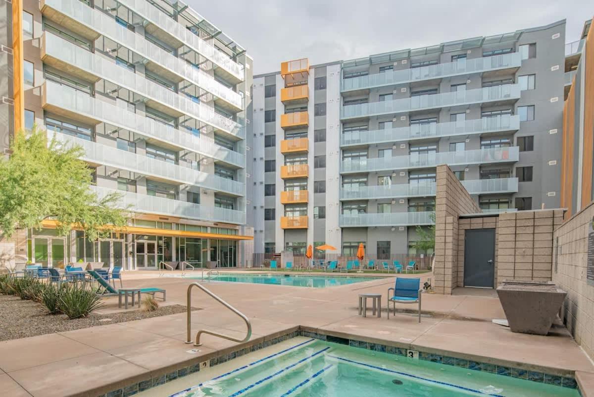 Stunning 2bd - Dt- Gym, Pool, Parking Sleep8 Apartment